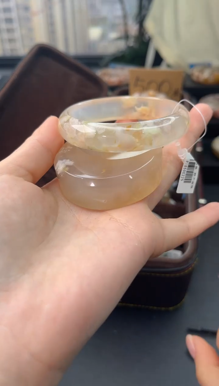 【闪购商品】石英质玉手镯未镶嵌赠送镯心（圈口55