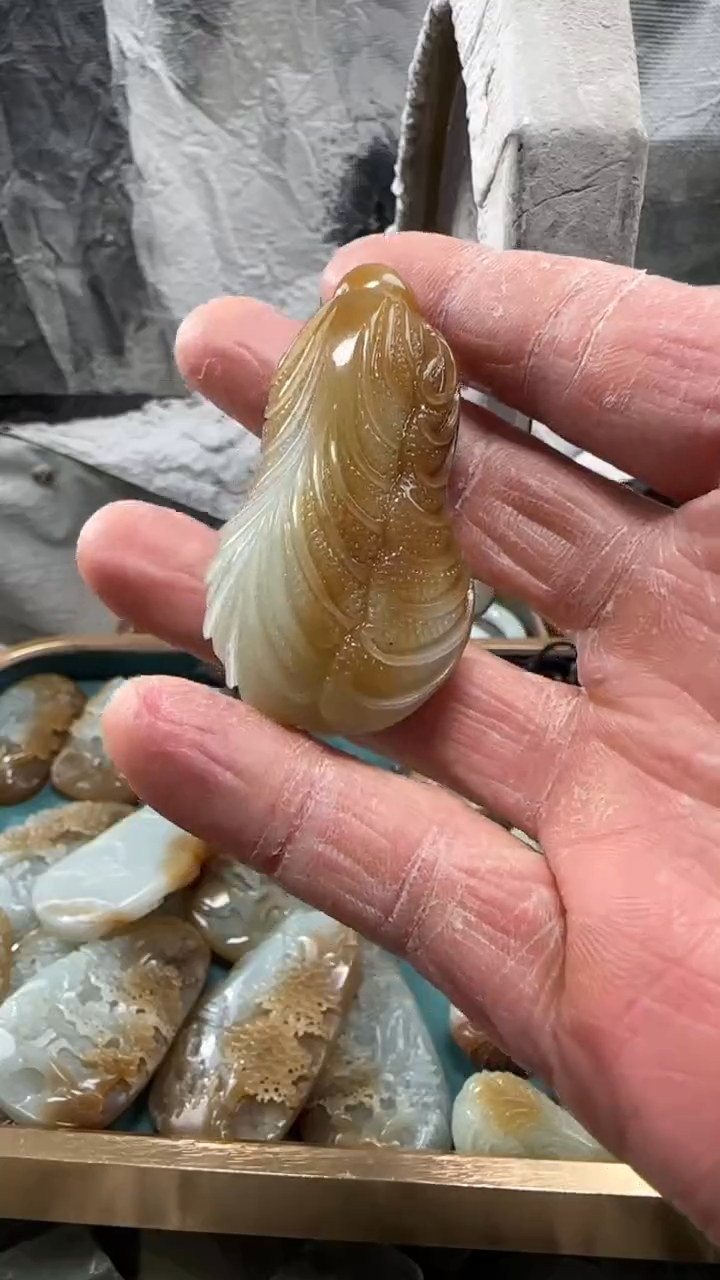 颈饰未镶嵌和田玉吊坠