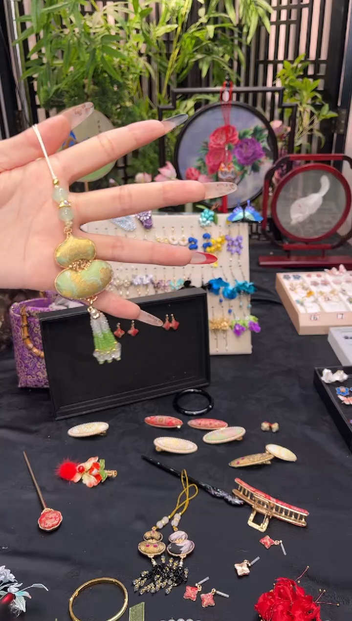 织绣芋****?非遗苏绣手工饰品