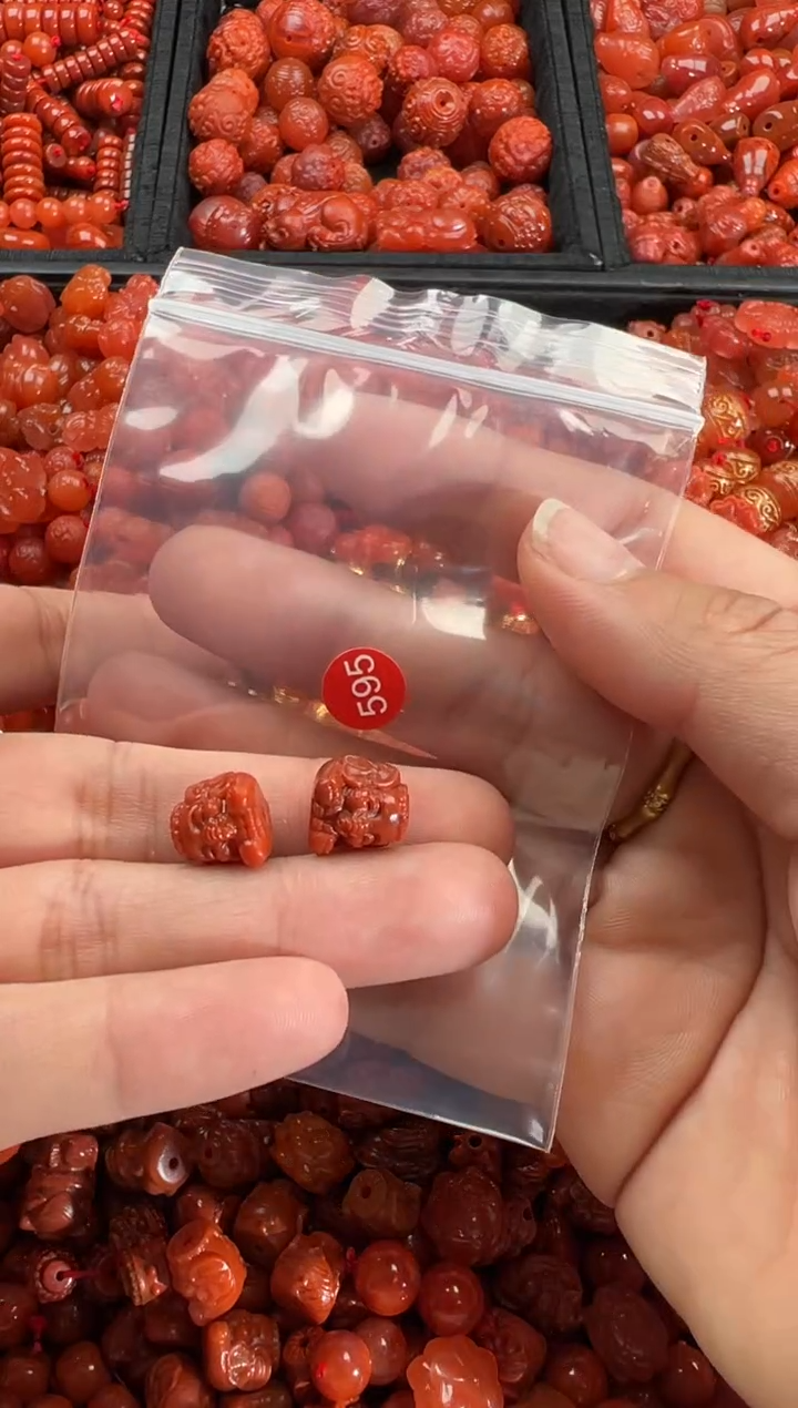 【闪购商品】南红玛瑙颈饰未镶嵌1