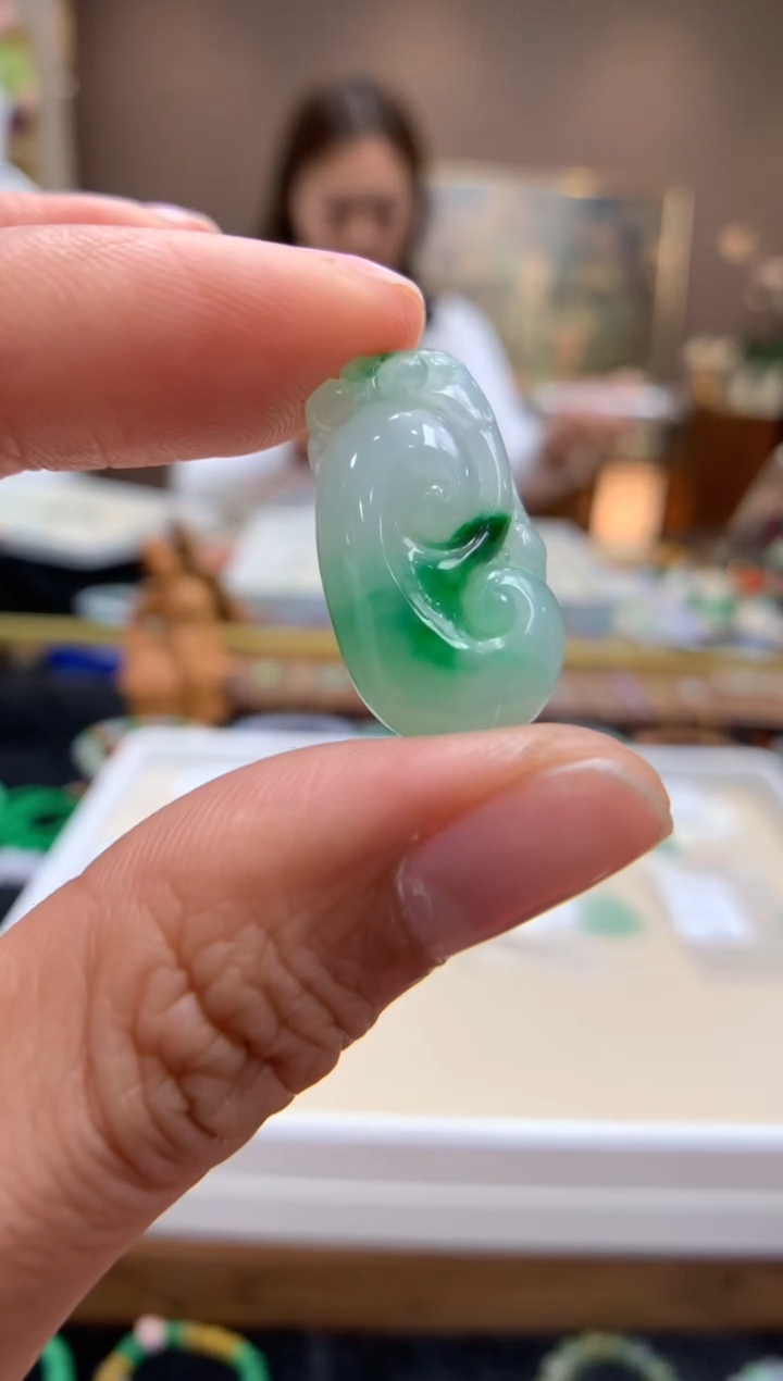 【闪购商品】翡翠颈饰未镶嵌如意