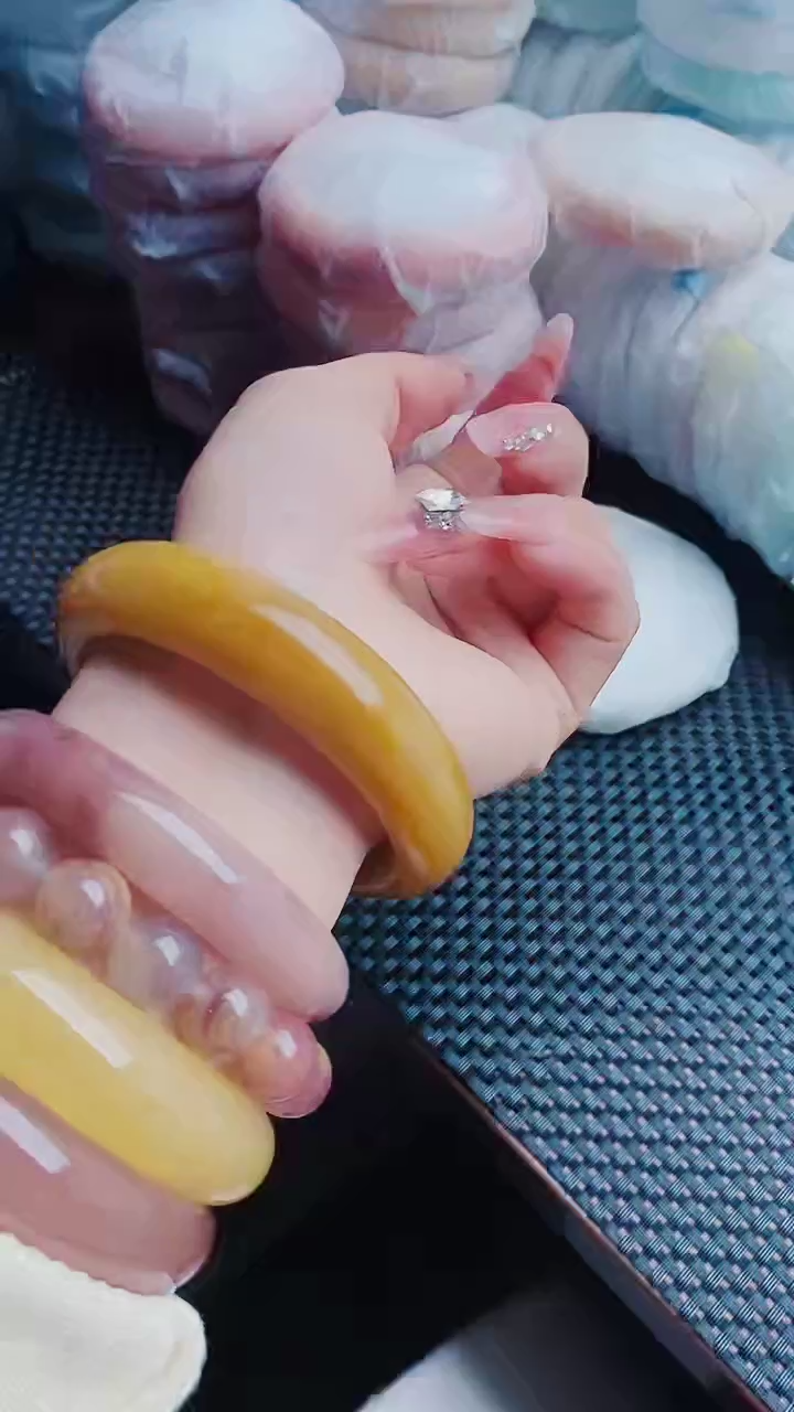 【闪购商品】石英质玉手镯未镶嵌C146-57-59