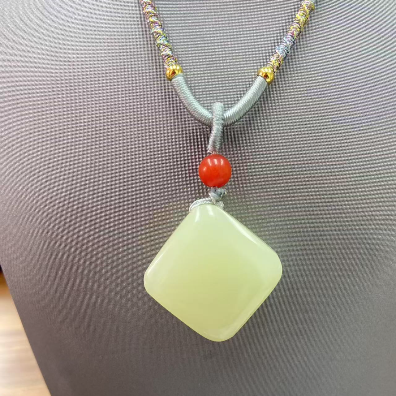 精品和田玉菱形无事牌