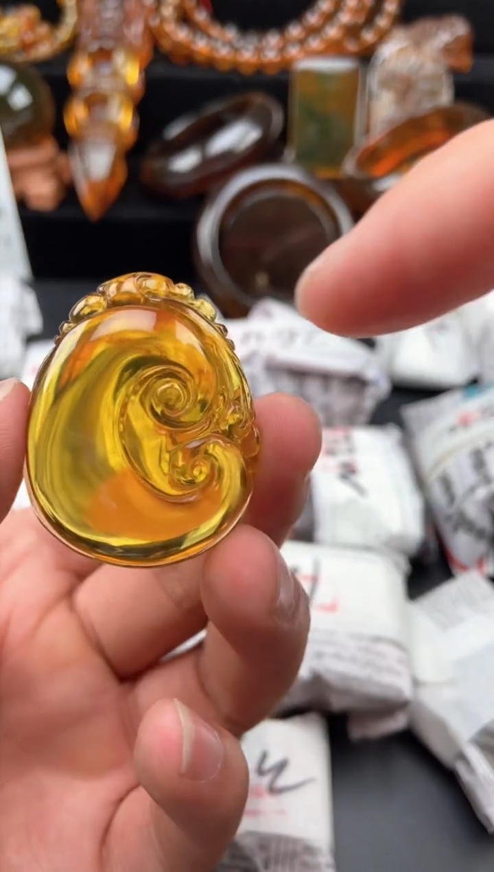【闪购商品】琥珀颈饰未镶嵌金蓝珀如意吊坠