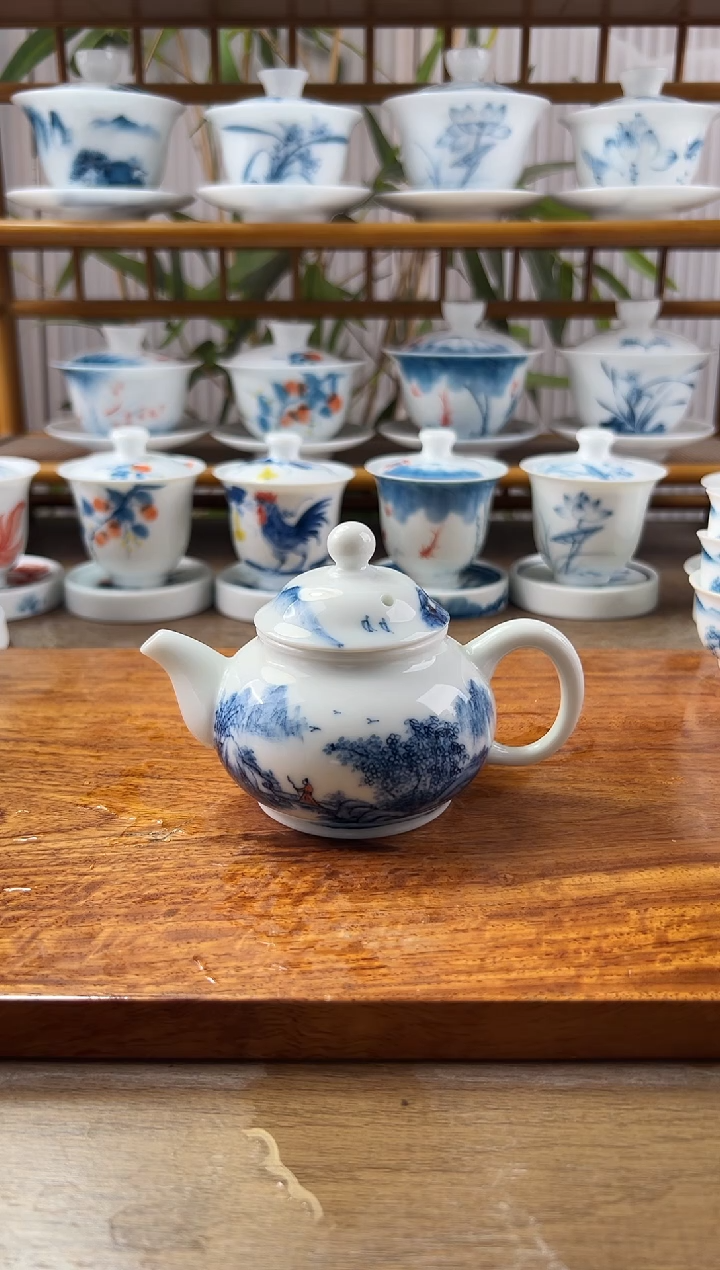 全品手绘山水茶壶