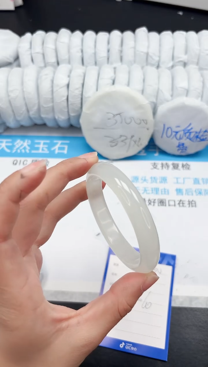 【闪购商品】石英质玉手镯未镶嵌200-60