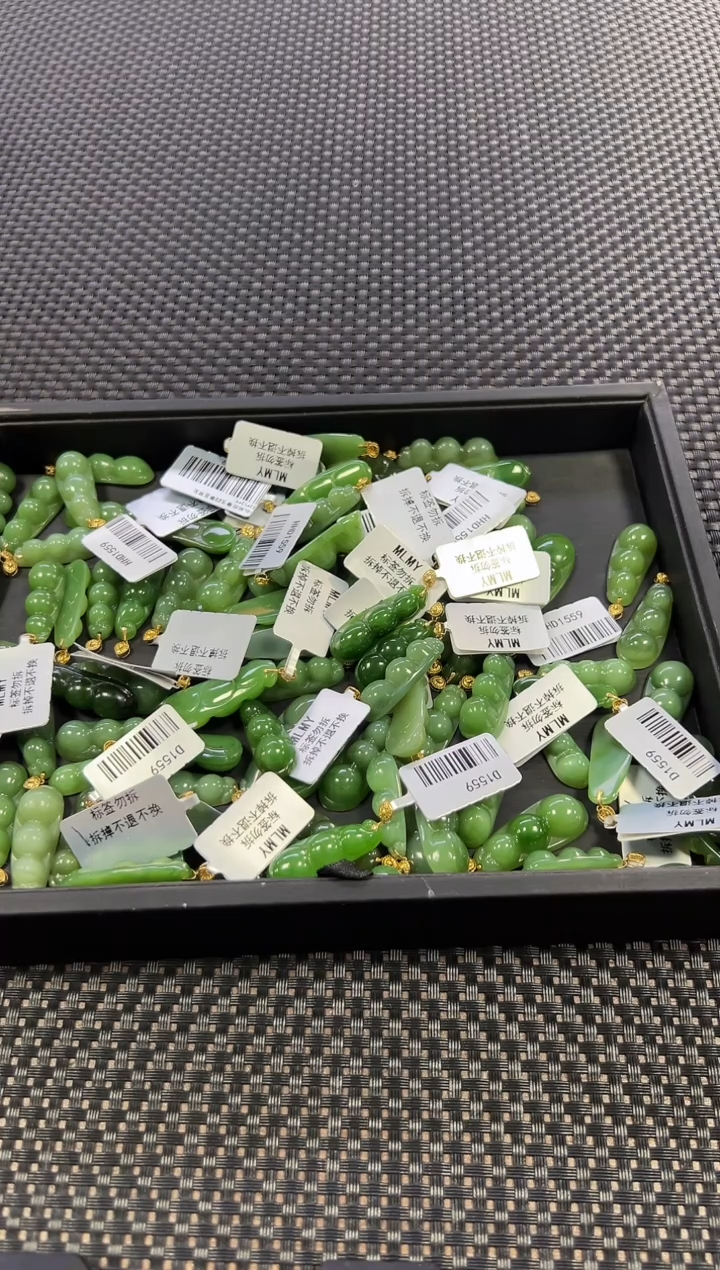 和田玉18K金镶嵌颈饰多样性发一件