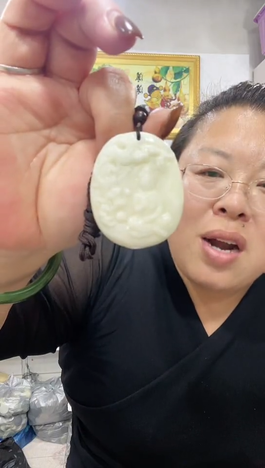 未镶嵌岫玉颈饰 