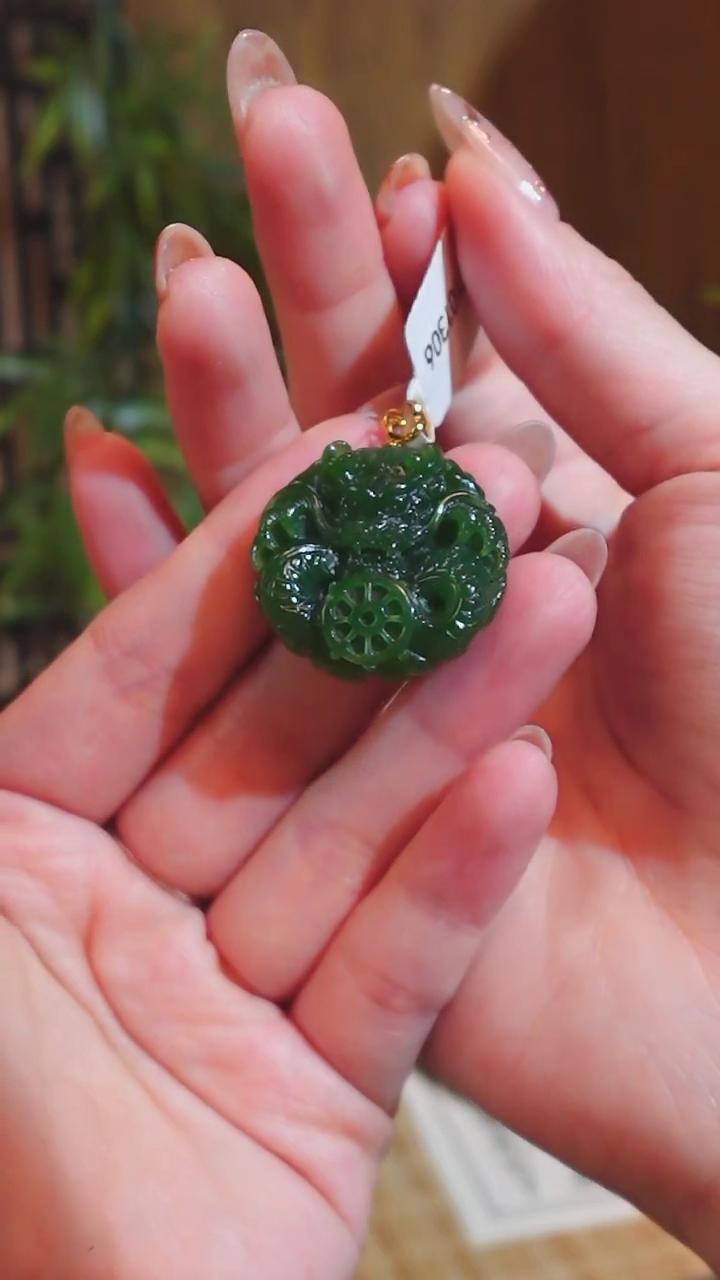 【闪购商品】和田玉吊坠(不含链)未镶嵌和田玉 俄料菠菜绿龙牌吊坠