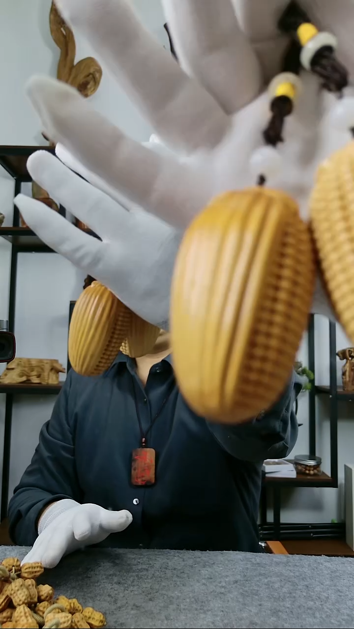 崖柏太行陈化崖柏金玉满堂玉米手把件