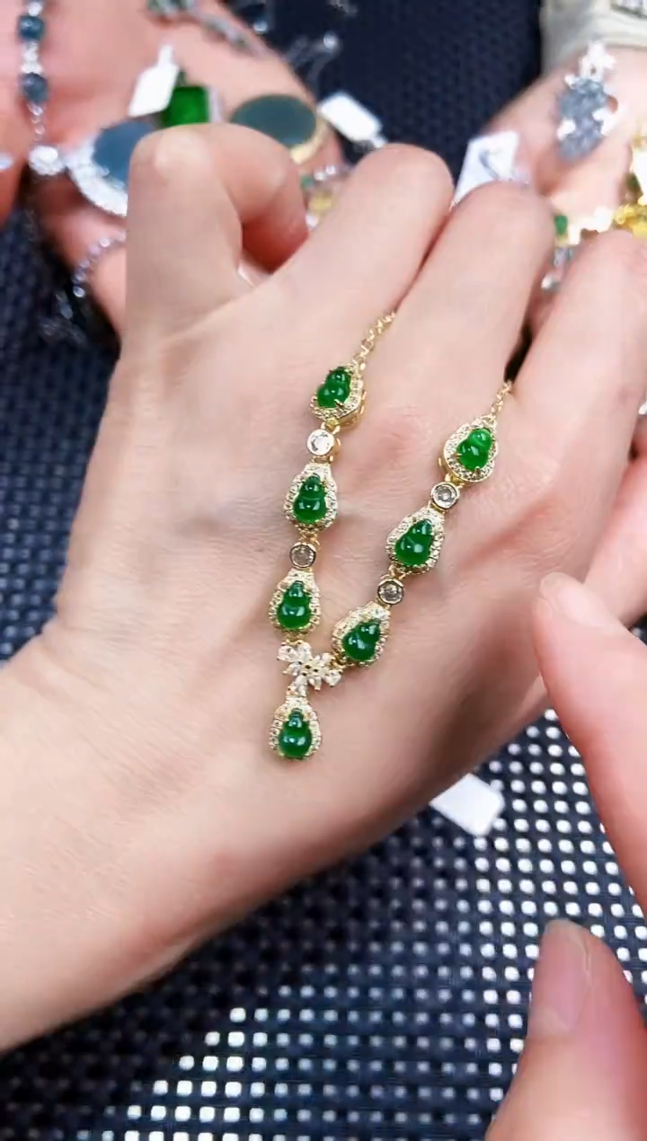 【闪购商品】翡翠颈饰未镶嵌111111111