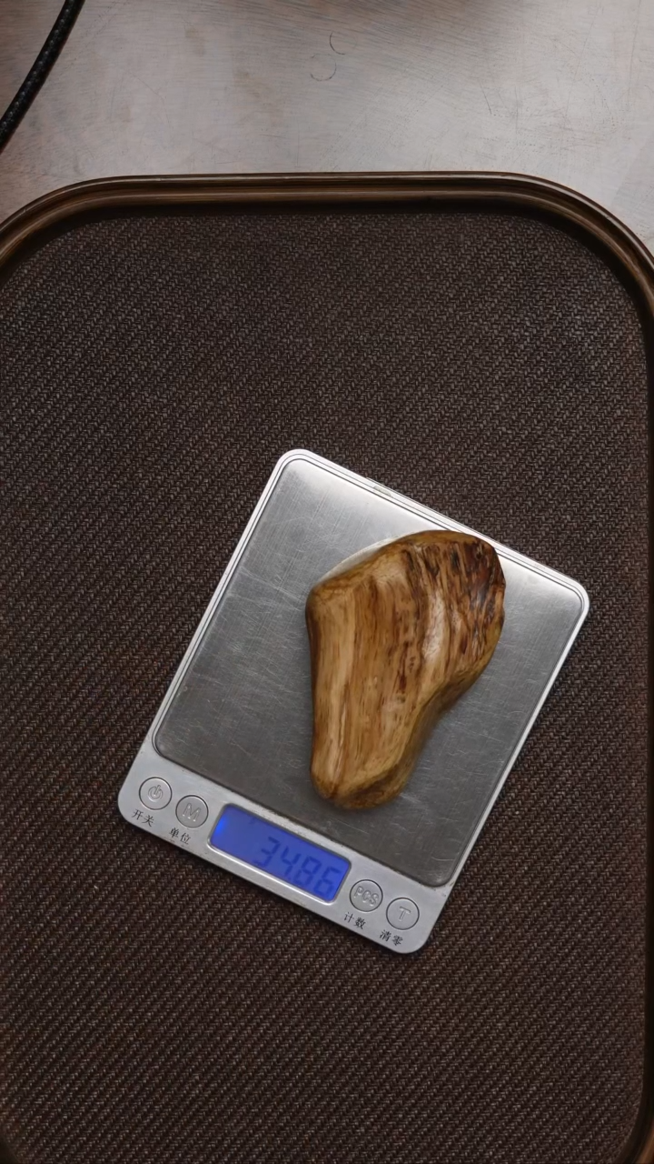 沉香手把件天然马尼涝原料34.8克