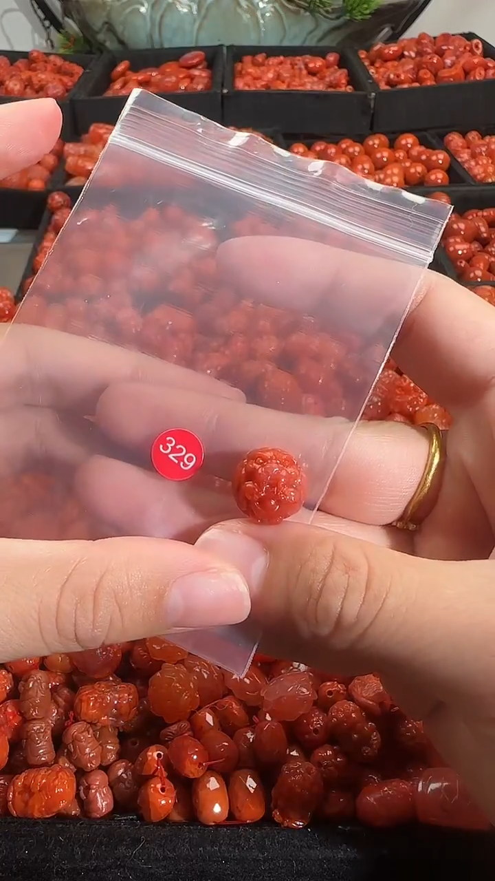 颈饰未镶嵌南红玛瑙1