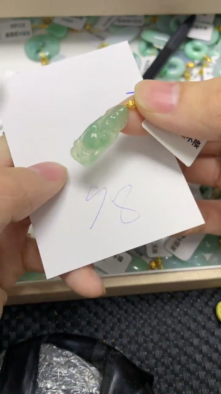 颈饰18K金镶嵌翡翠缅甸A货翡翠