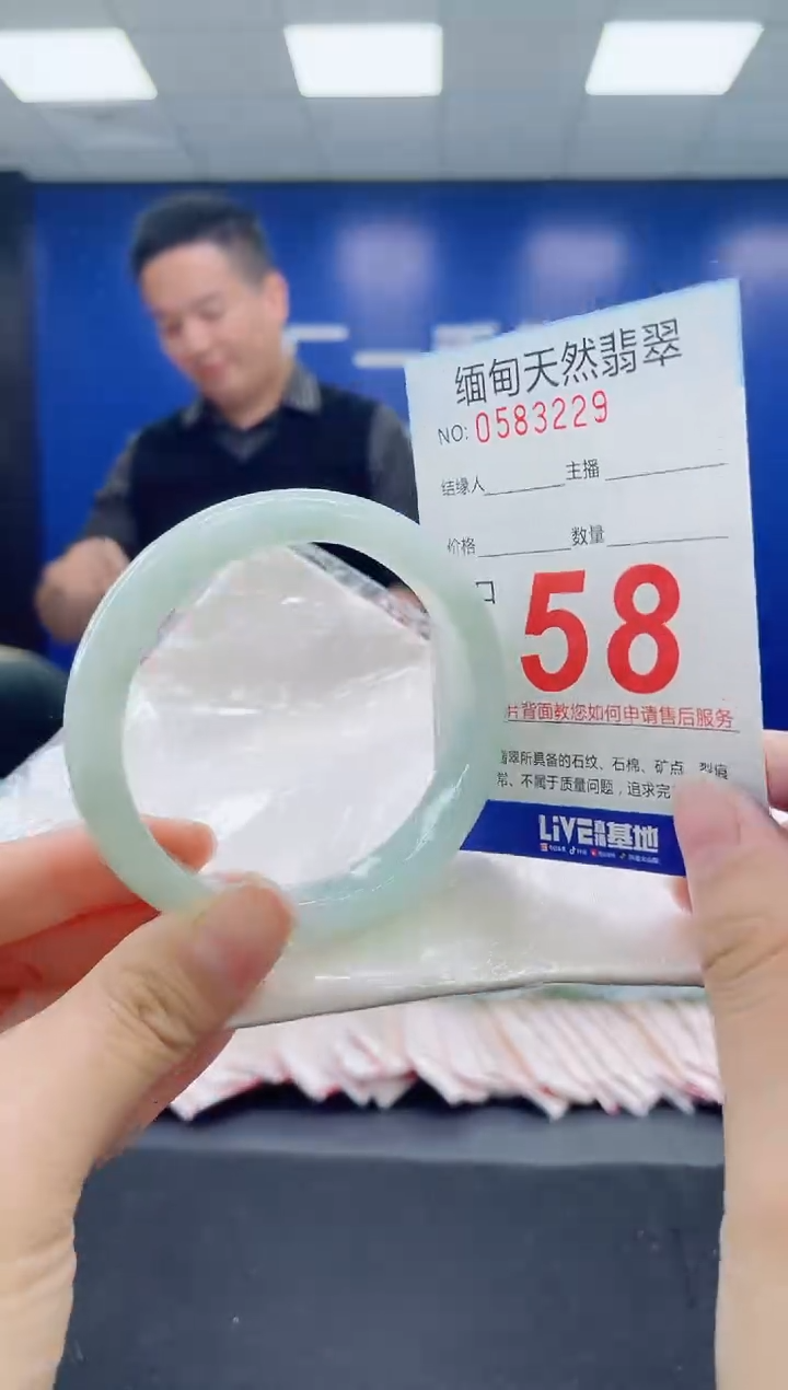 未镶嵌手镯翡翠天然翡翠手镯