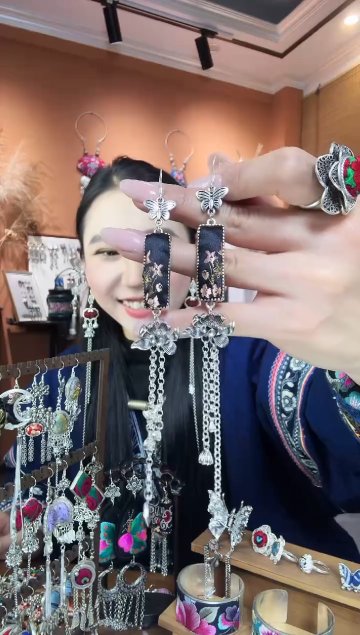 【闪购商品】刺绣纯手工民族风耳环