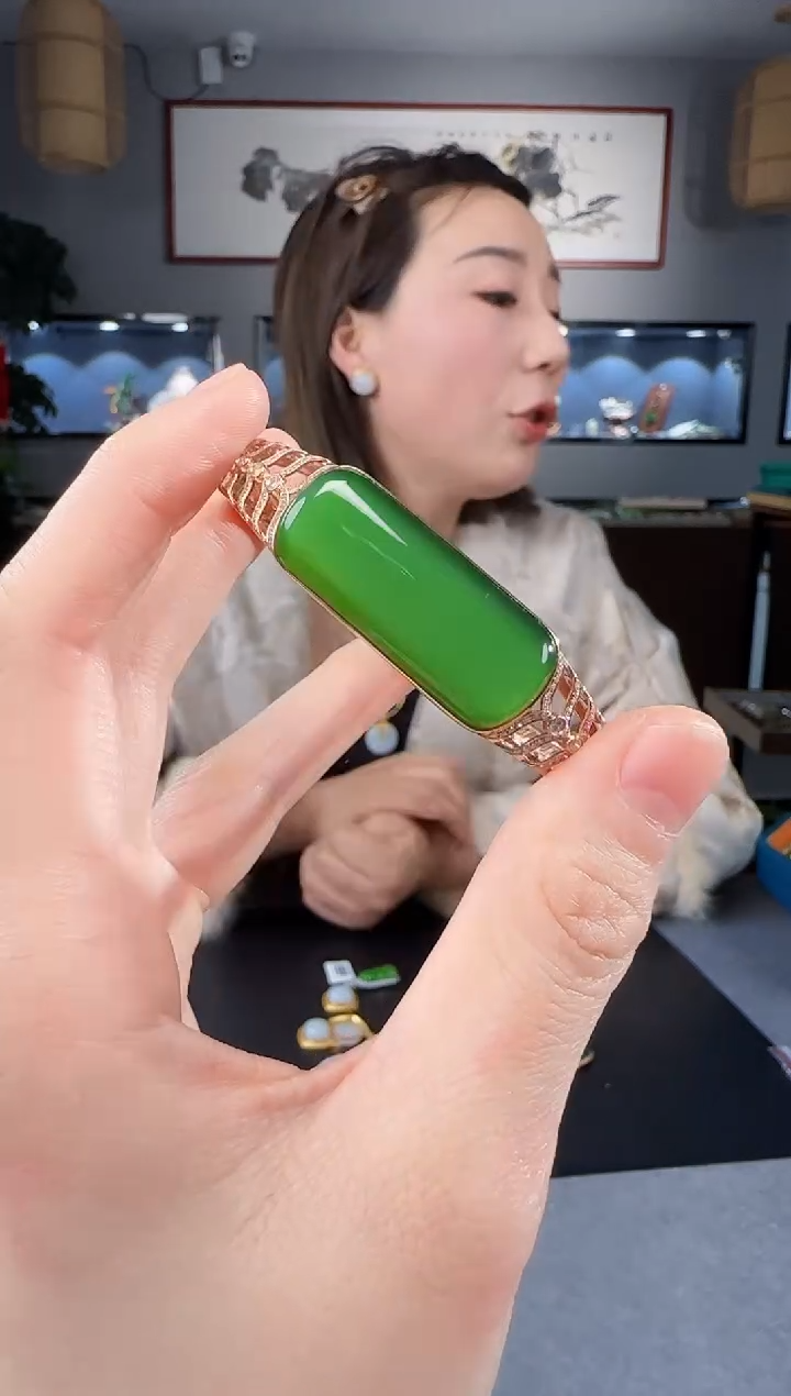 【闪购商品】和田玉手镯18K金镶嵌1