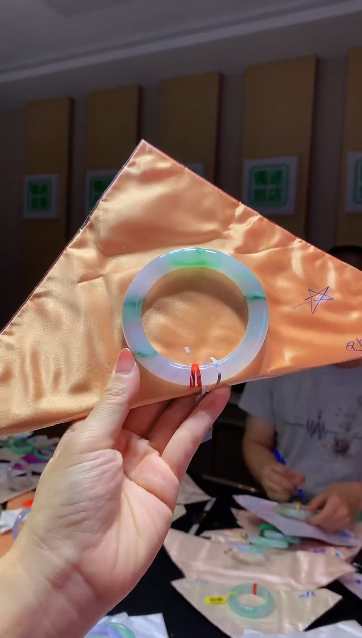 未镶嵌手镯翡翠- Q56圈口 59.6全款10万 定金2万