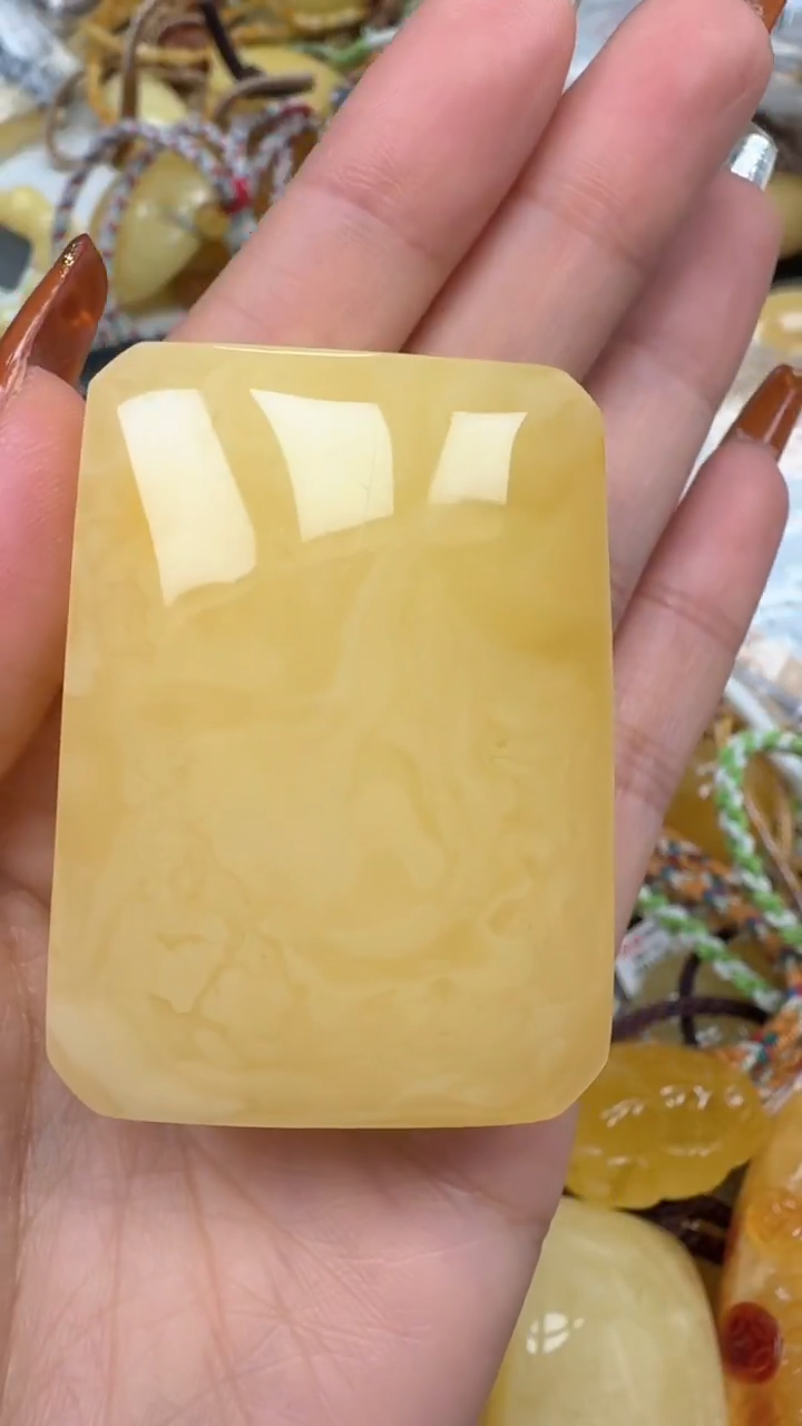 裸石琥珀未镶嵌如图