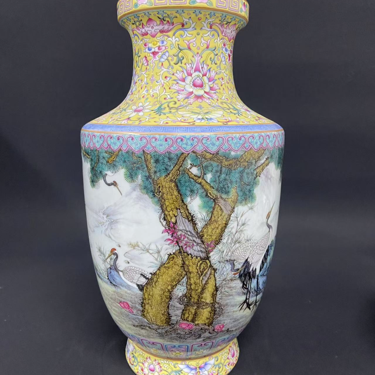 清乾隆粉彩松鹤尊