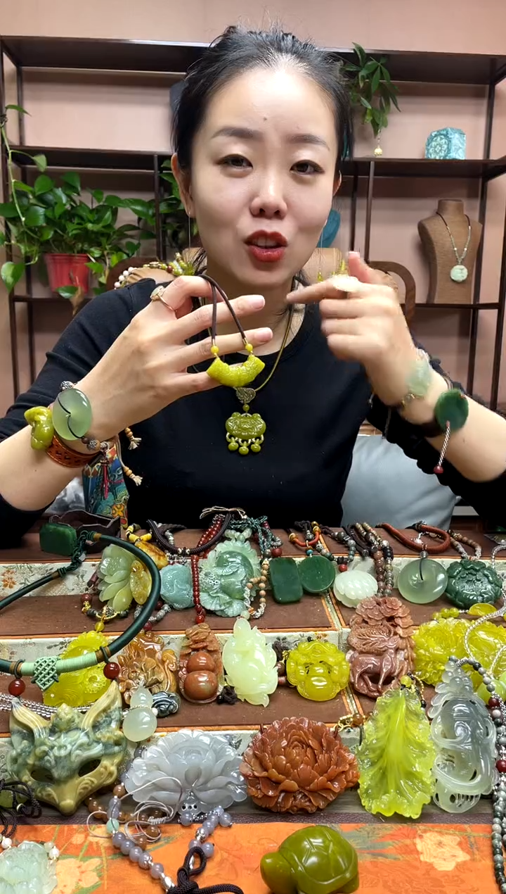 未镶嵌岫玉吊坠多样性发货发其中之一