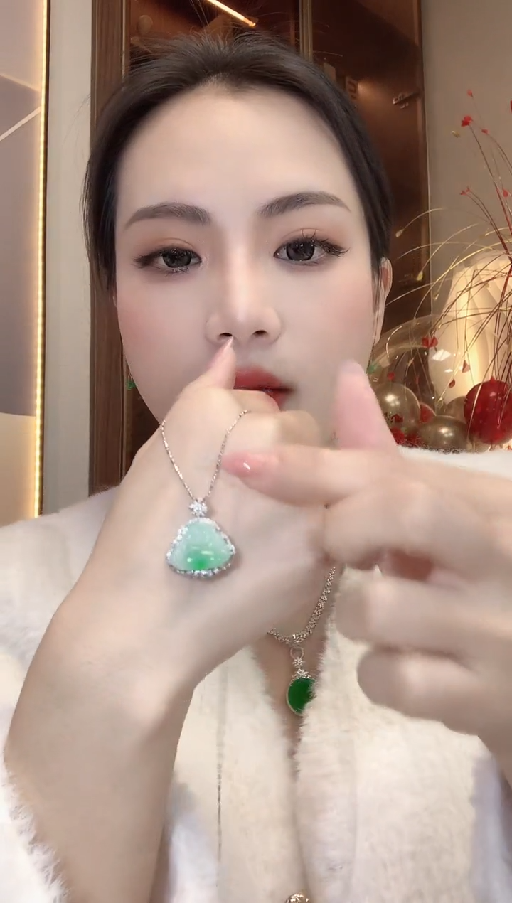 【闪购商品】翡翠吊坠(不含链)18K金镶嵌A14