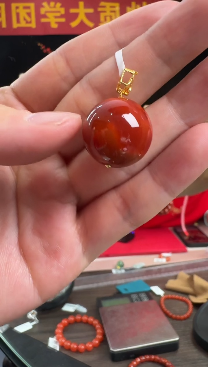 【闪购商品】南红玛瑙吊坠18K金镶嵌约18mm瓦西料牛血红南红吊坠