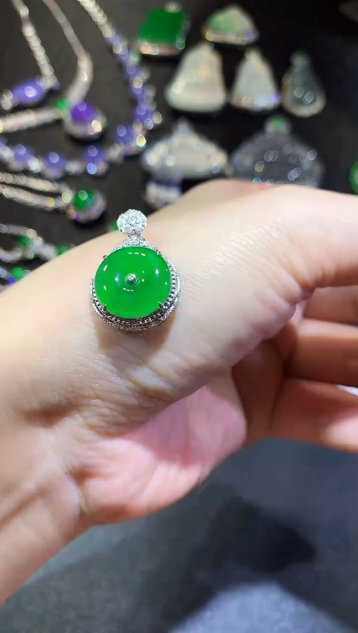 【闪购商品】翡翠吊坠(不含链)18K金镶嵌10-扣子（多样性发货一件