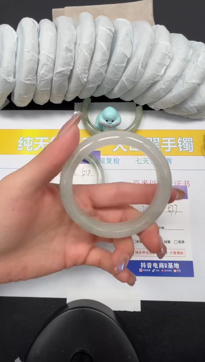 【闪购商品】石英质玉手镯未镶嵌270-57.7