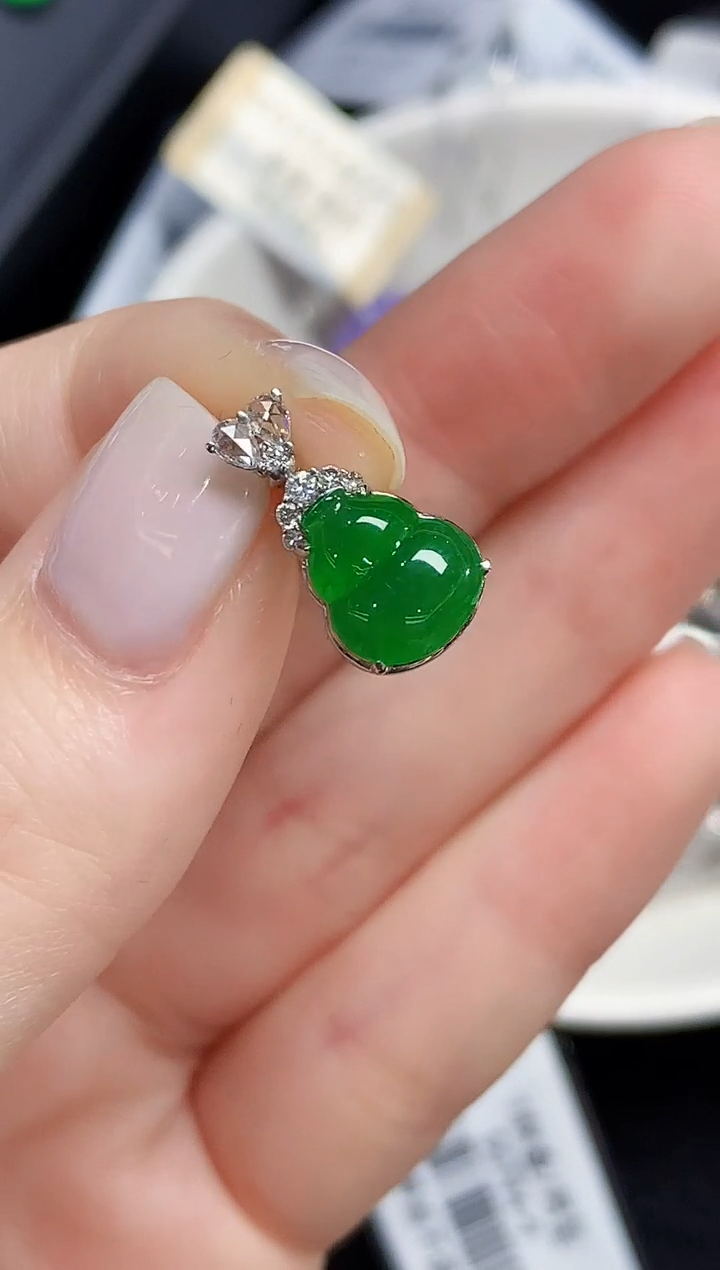 吊坠(不含链)18K金镶嵌翡翠LF多样性发其一