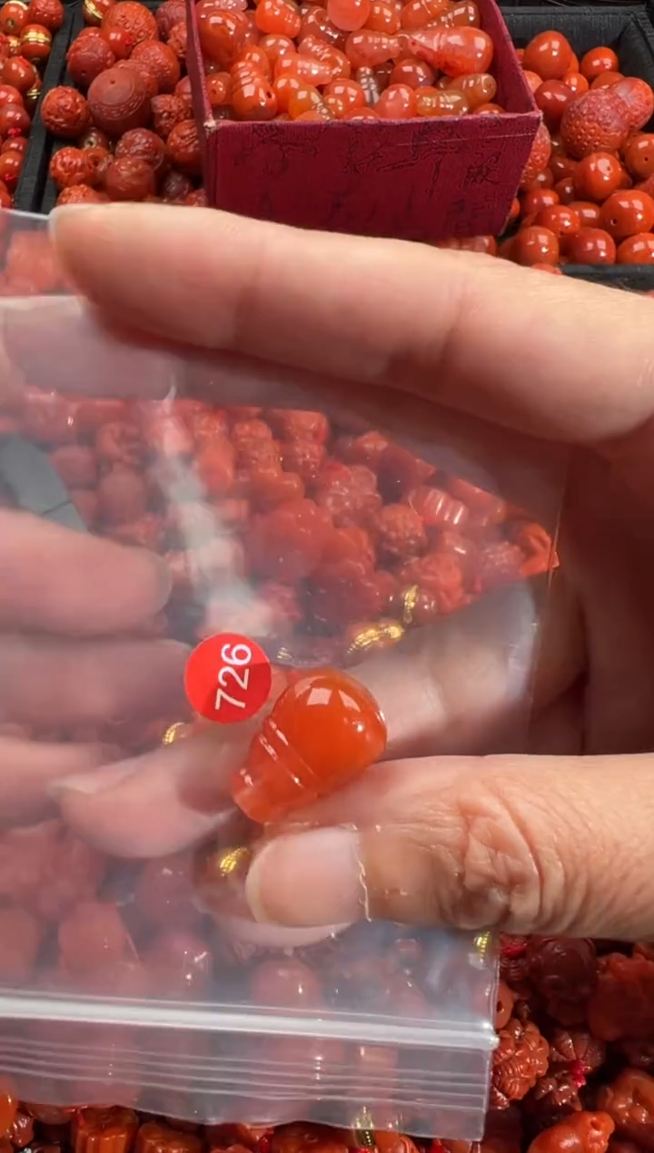 南红玛瑙未镶嵌颈饰1