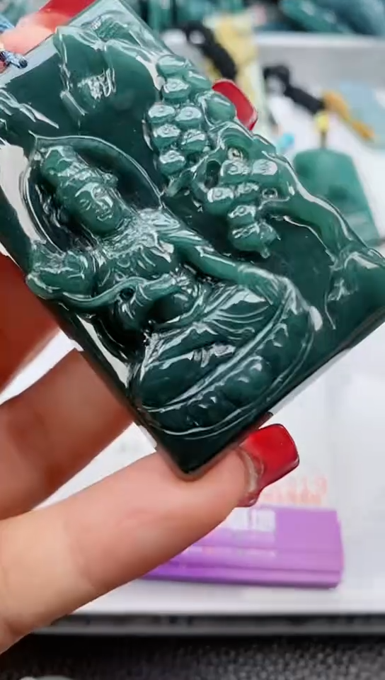 【闪购商品】翡翠颈饰未镶嵌            