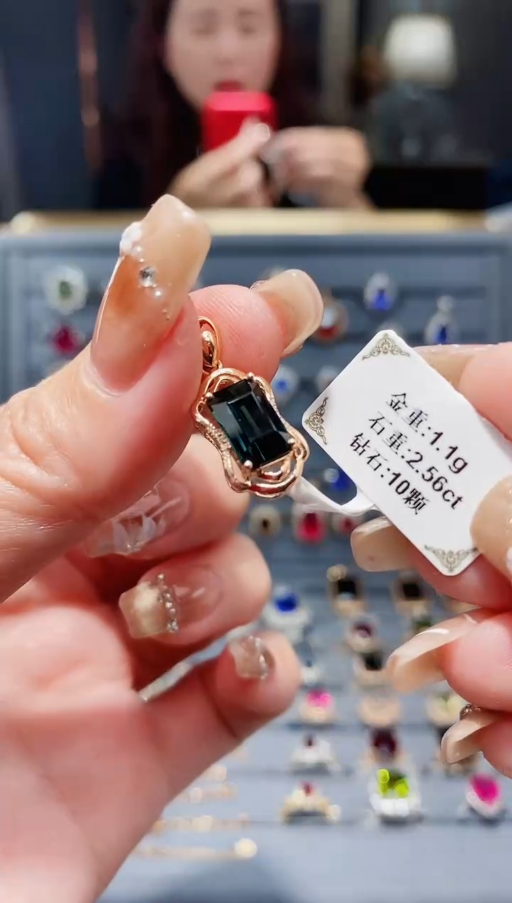 【闪购商品】碧玺颈饰18K金镶嵌2.56.