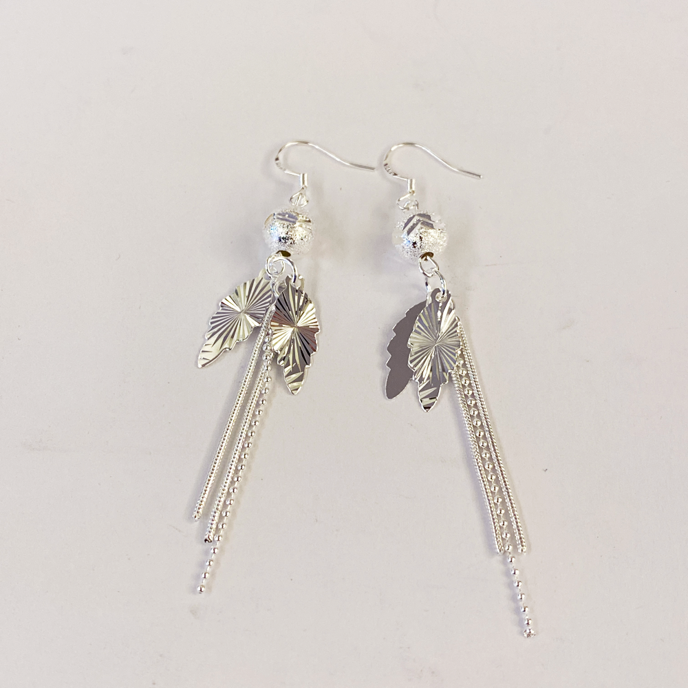  编号19  长款镭射叶子流苏耳环 