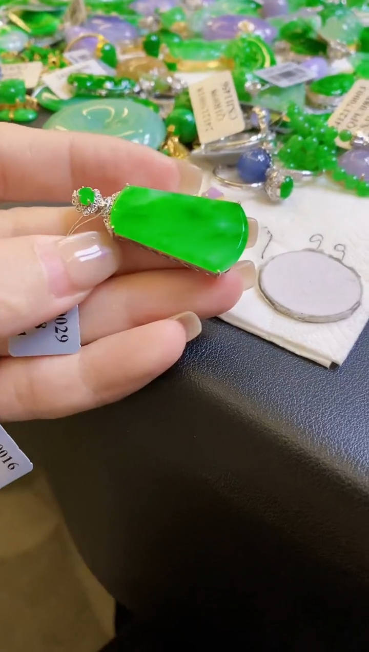 【闪购商品】定制翡翠18K金镶嵌无事牌