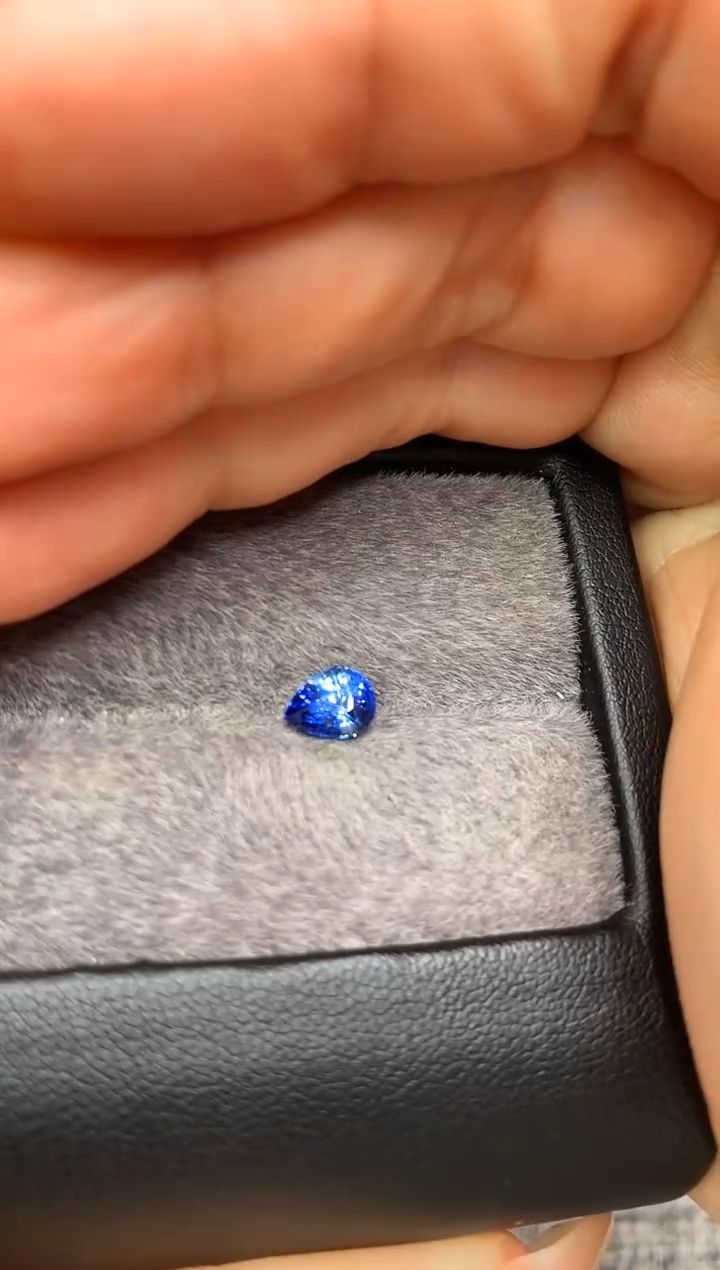 【闪购商品】定制蓝宝石裸石未镶嵌水滴型 无烧矢车菊 1.07ct