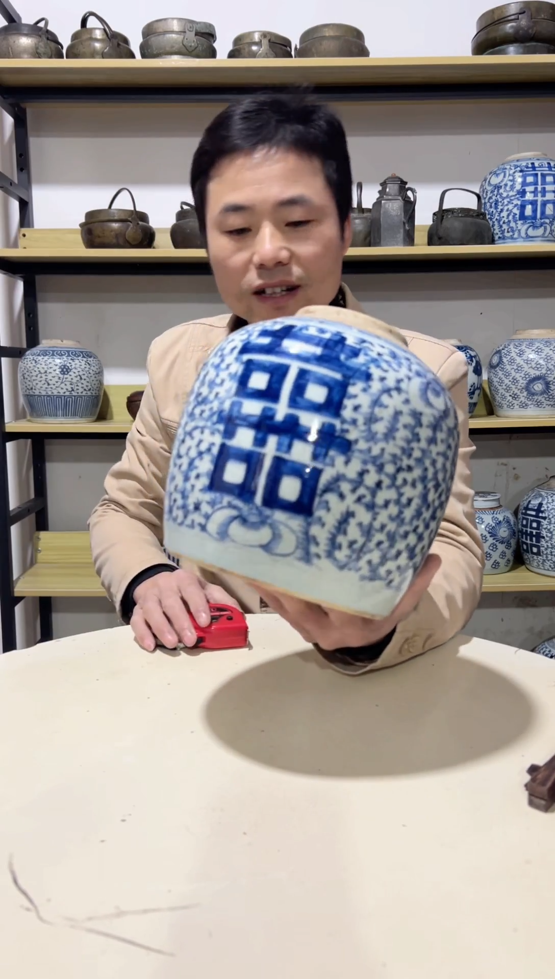 一*青花缠枝莲喜字罐