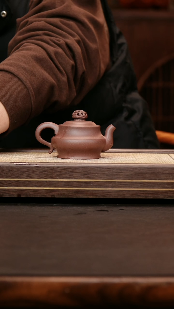 茶壶紫砂天青泥暗肝色  乾坤壶