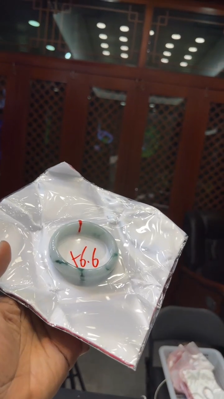 【闪购商品】翡翠手镯未镶嵌手镯