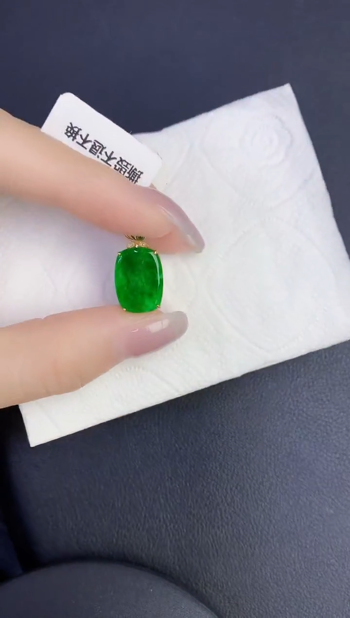 颈饰18K金镶嵌翡翠缅甸天然翡翠A货