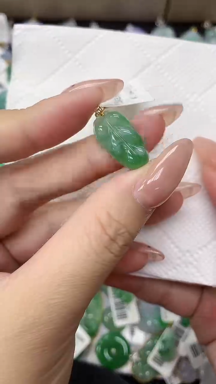 颈饰18K金镶嵌翡翠11111111111