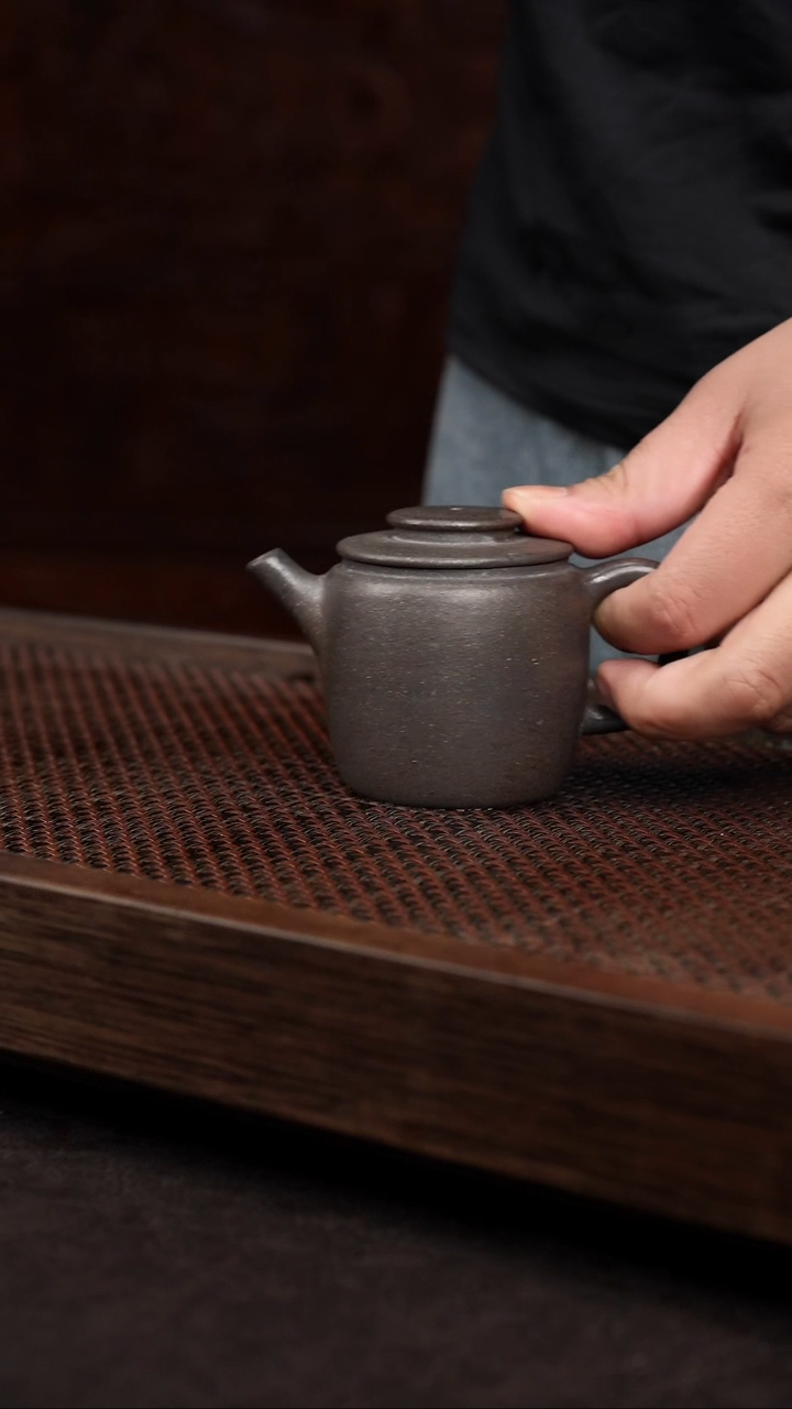 【闪购商品】紫砂茶壶岩中泥高巨轮