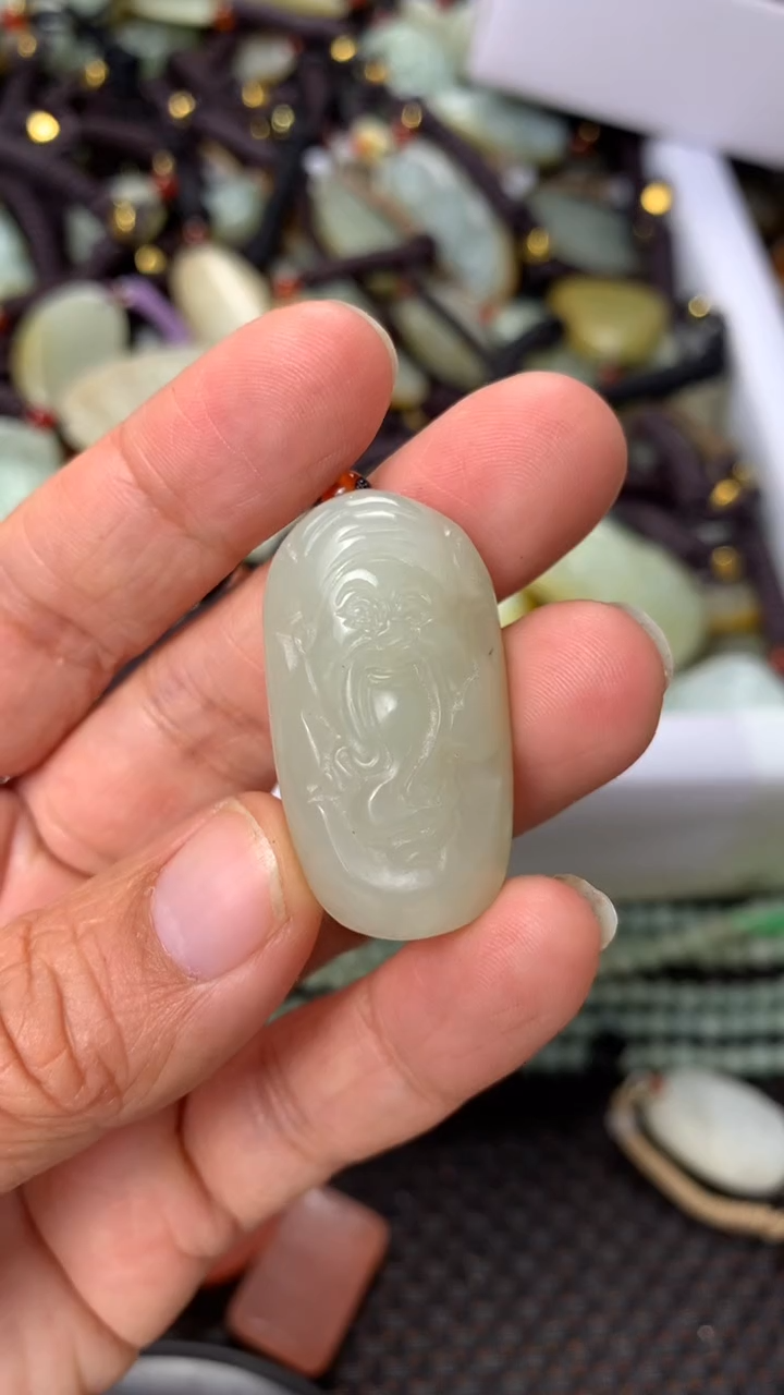 【闪购商品】和田玉颈饰未镶嵌多样性发货没有证书拍一发一有瑕