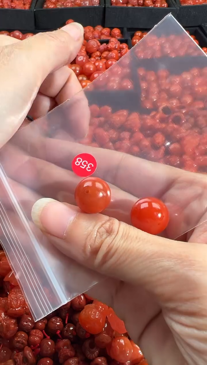 南红玛瑙未镶嵌颈饰1