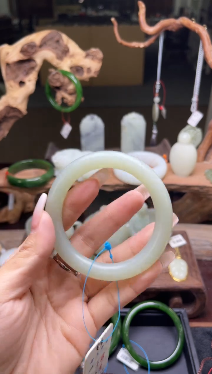 【闪购商品】和田玉手镯未镶嵌且末青白57圈9006906