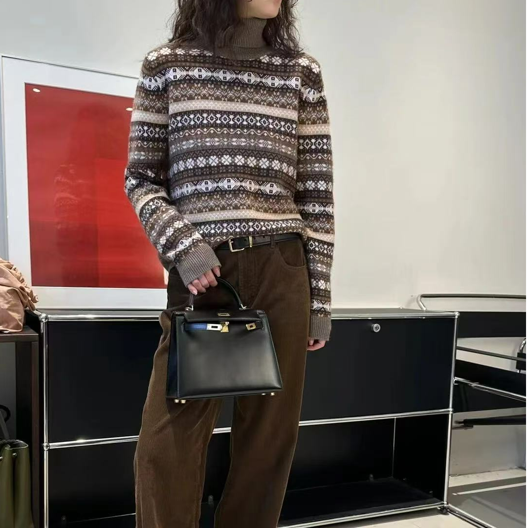 深圳南油小渔高端女装新款毛衣费迩岛新款花色上衣