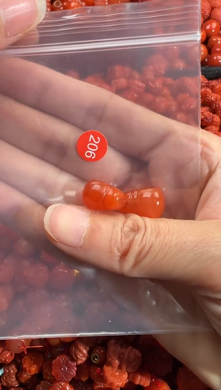 南红玛瑙未镶嵌颈饰1