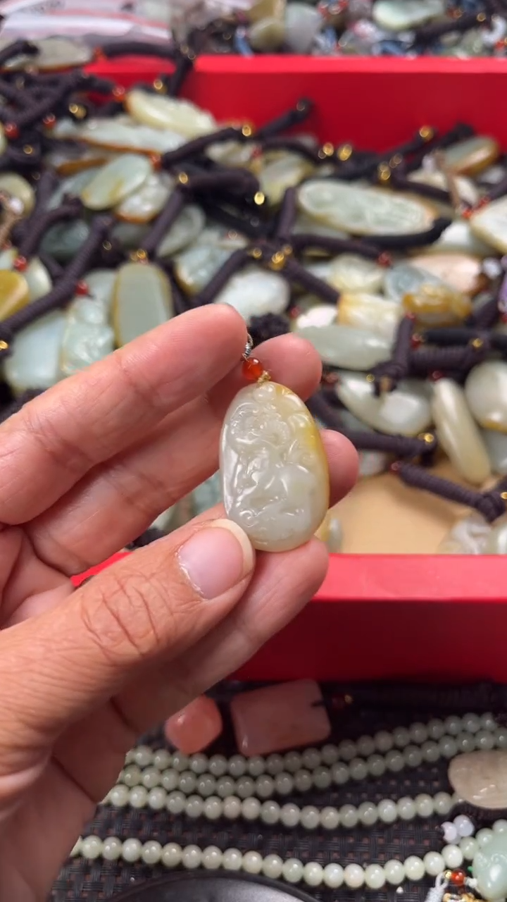 【闪购商品】和田玉颈饰未镶嵌多样性发货没有证书拍一发一有瑕