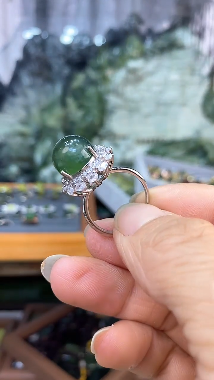 蛇纹石玉未镶嵌戒指多样性发货其中之一