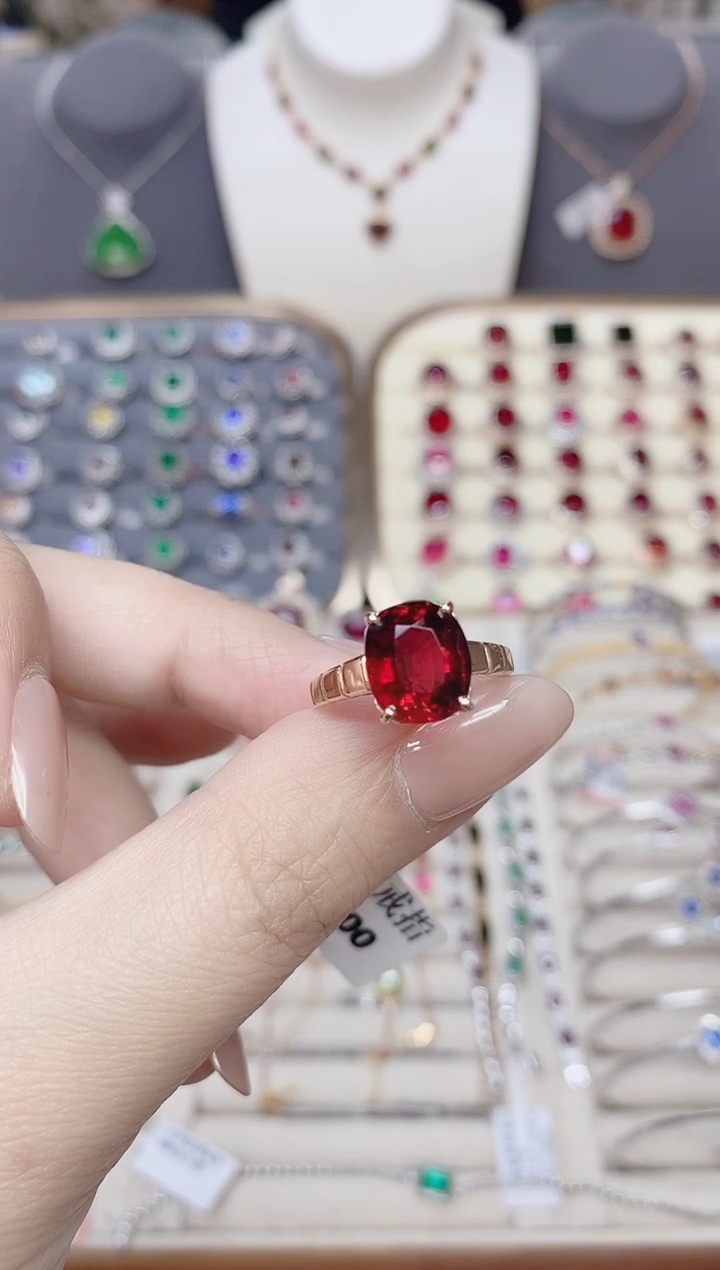 18K金镶嵌碧玺戒指碧玺4CT